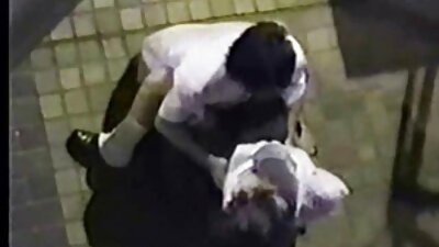Une fille est venue aider sa sœur sexe français noir voleuse et a été embrassée par le gérant blanc